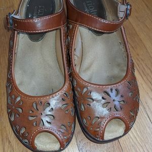 Rialto peep toe clogs size 9